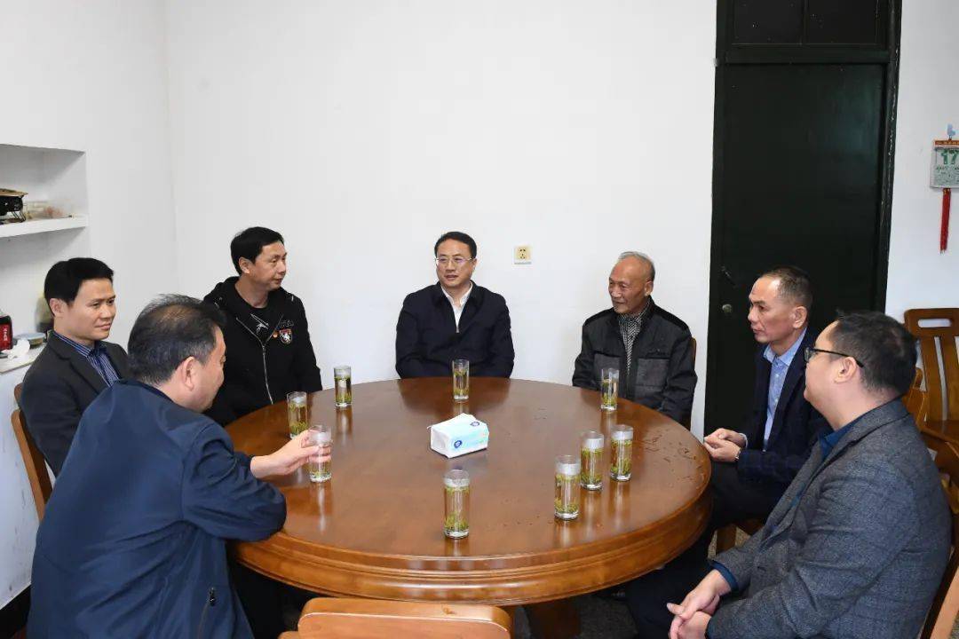 方毅督查调研村社组织换届工作