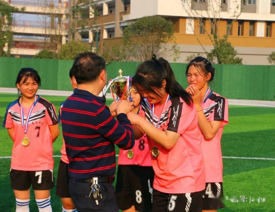 女子組底蓬中學力克江安職校問鼎金牌;初中男子組大井中學戰勝漢安