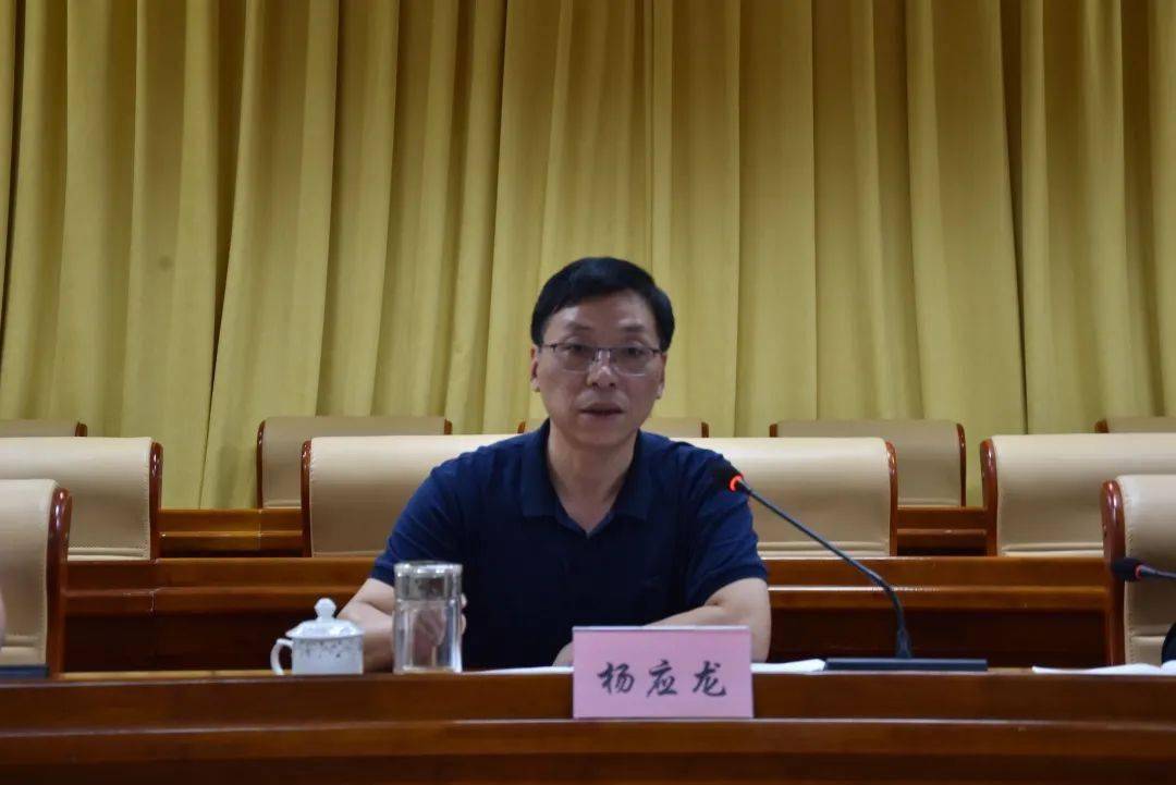 会上,杨应龙作动员部署时要求,各单位各部门要高度重视验收工作;要