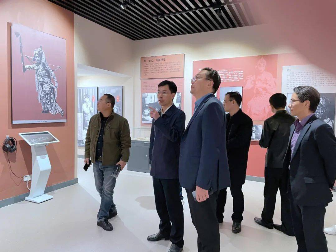 平台率深圳企业考察团赴河北投资考察