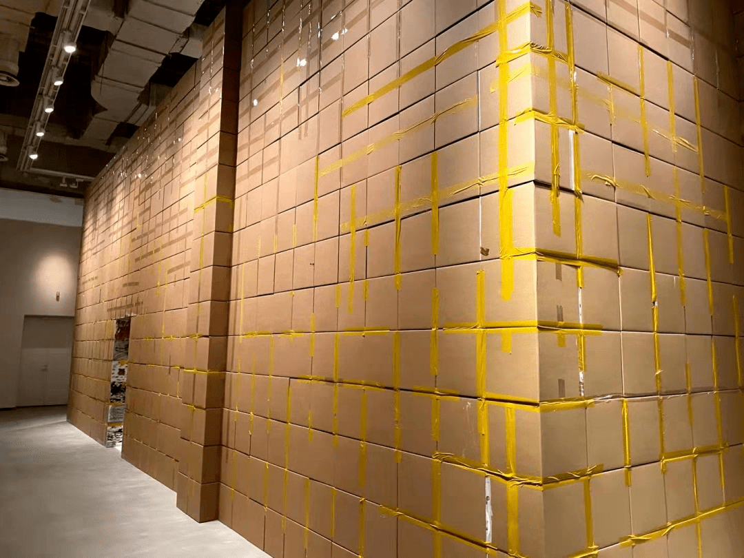 用纸箱做成会动的房间纸的艺术超乎想象