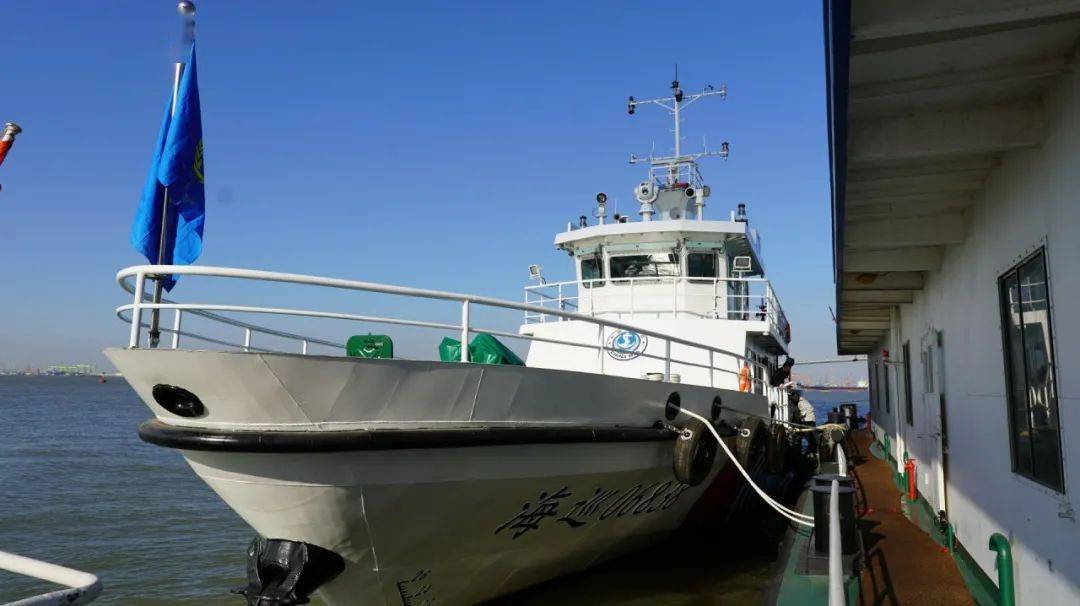 走坐上常熟最大海巡艇一起去巡江