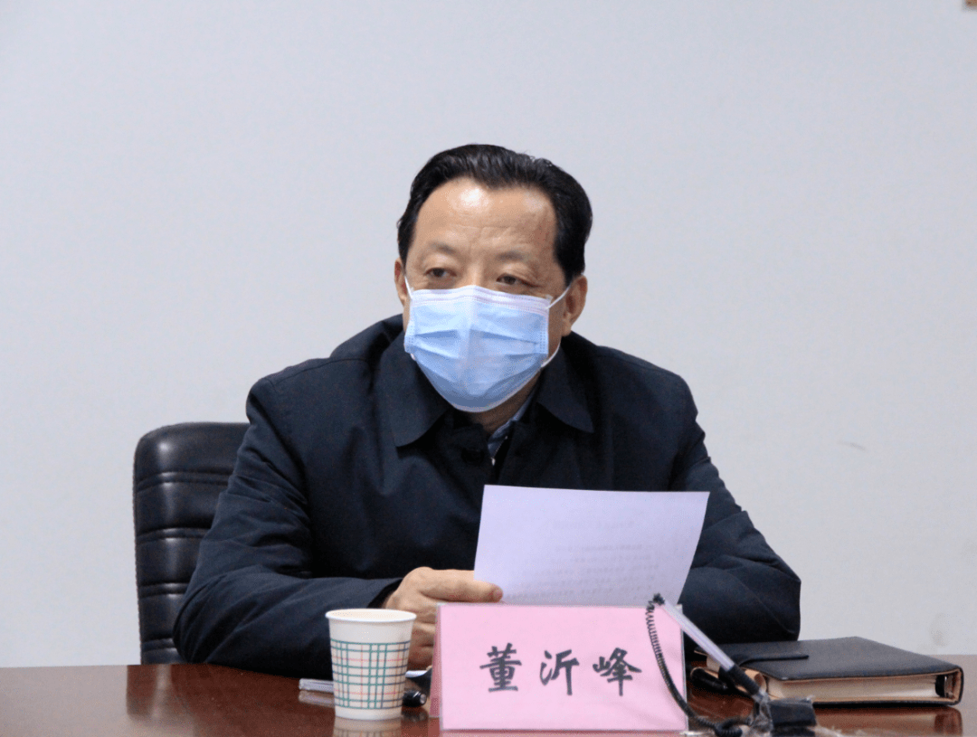 董沂峰到信访局接访现场协调解决群众反映的问题