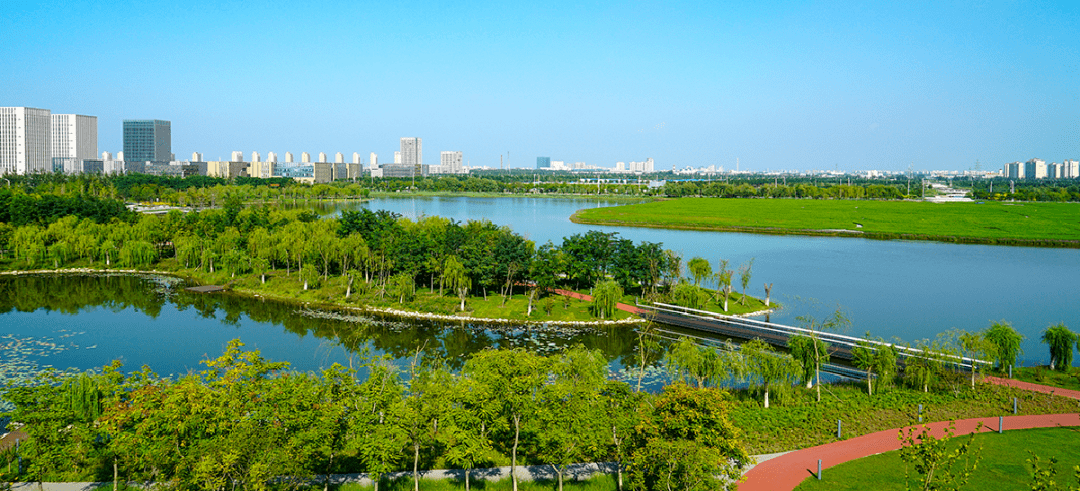 像國外很多繞著中央公園而建的中心城市而言,空港新都孔雀城月鷺府