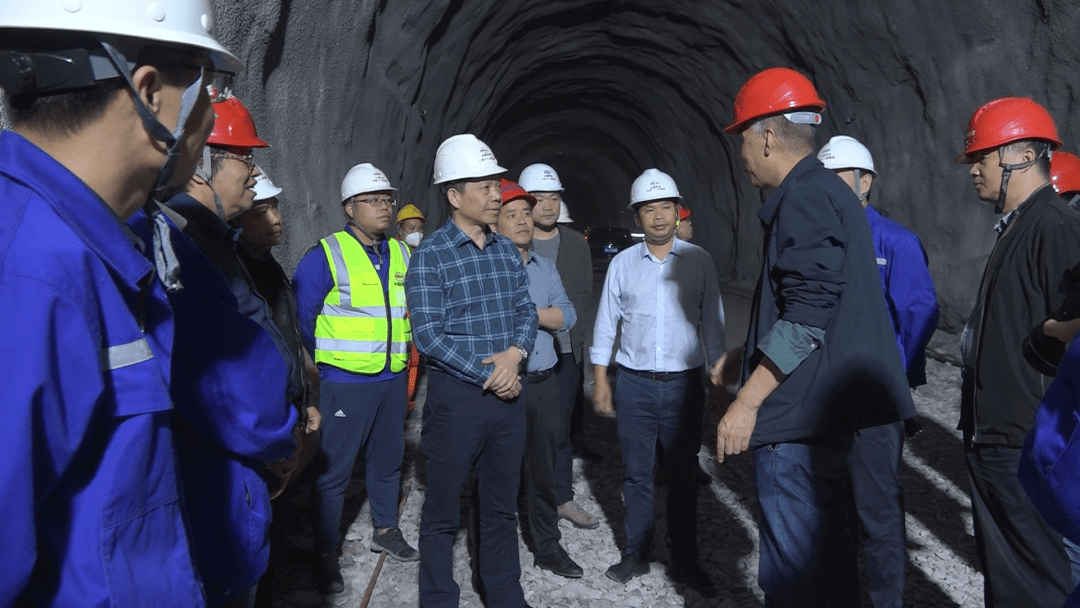 省铁建办调研组赴荔波调研贵南铁路建设工作