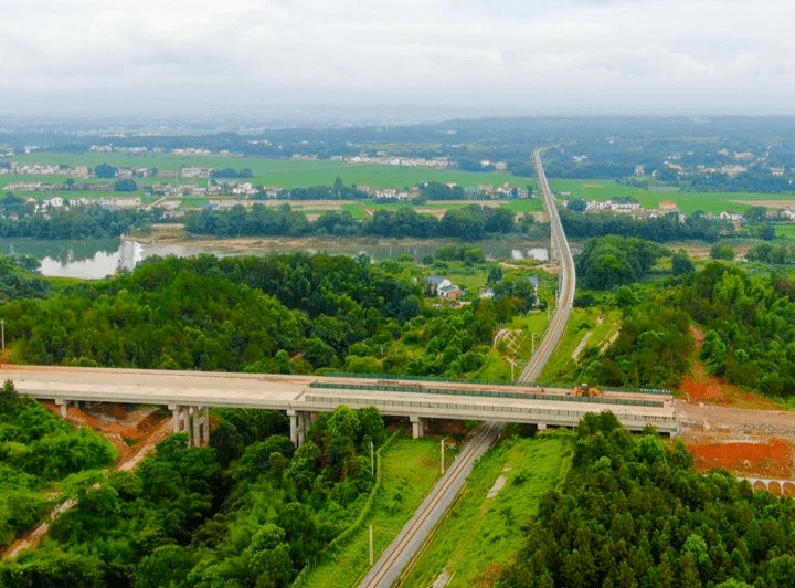 平益高速花门头大桥实现全幅贯通