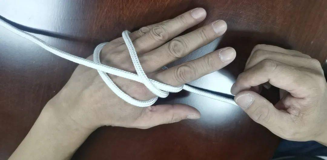 滨博微课堂丨渔绳结技艺体验课程三股花箍