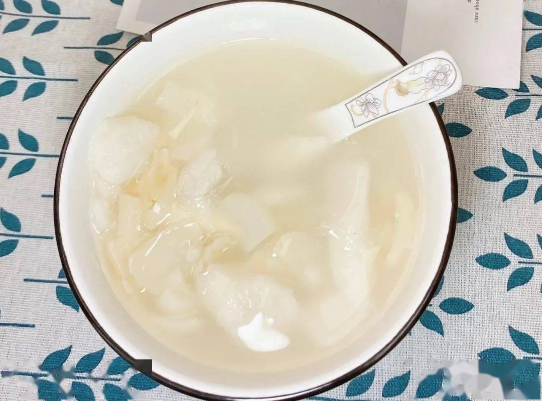 姜薯百合汤清热解毒健脾养胃非常适合上火熬夜的人