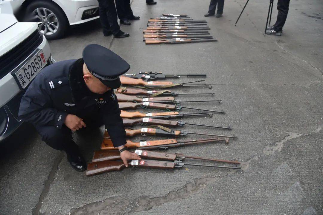 给力张家口公安集中销毁非法枪支