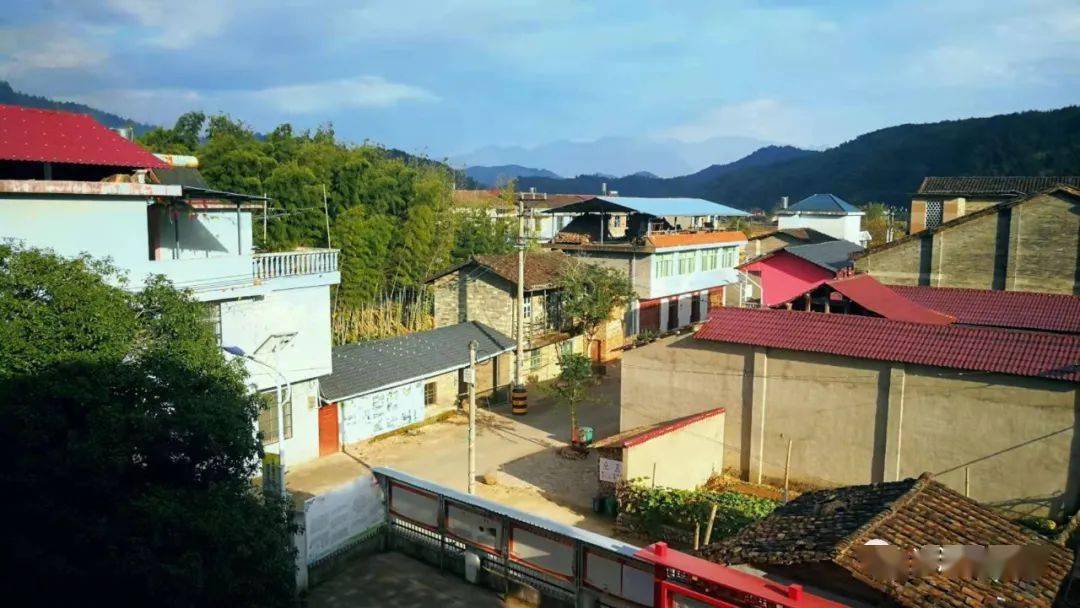 游光泽崇仁大洋坪村的古廊桥