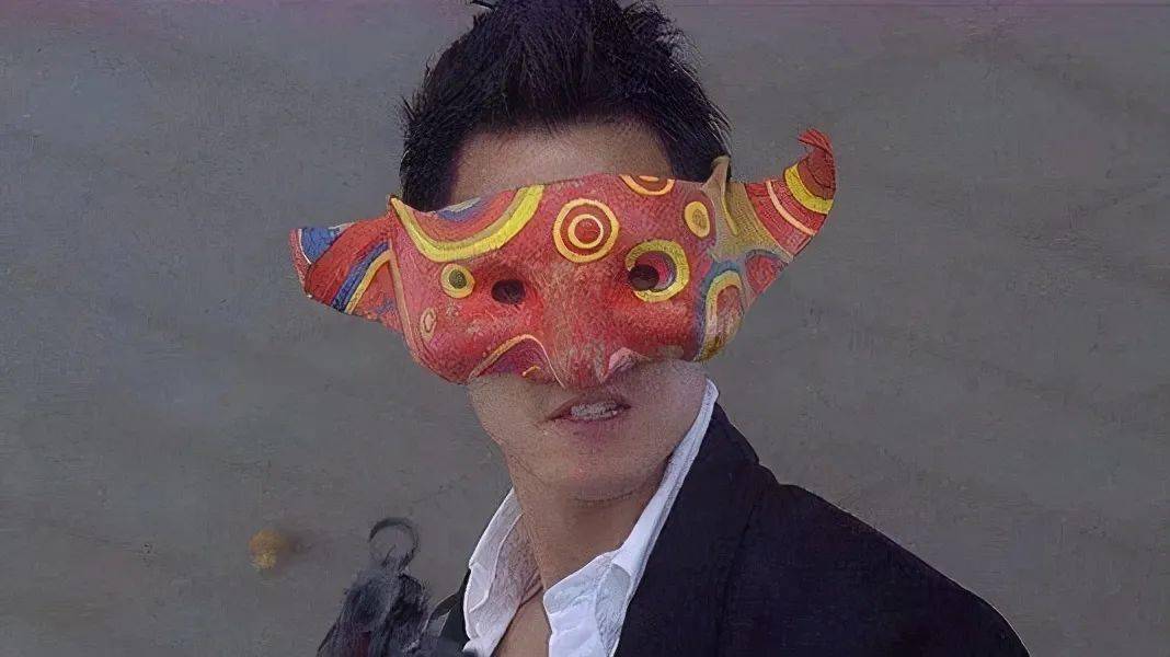 除暴才能安良警察故事里的阿祖16年后又来抢银行了