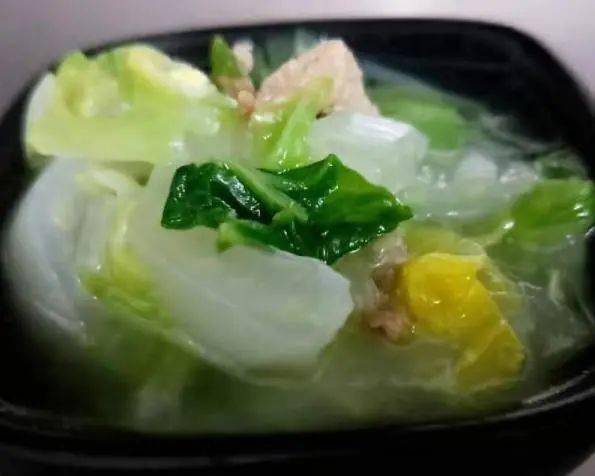 洋芋鸡 蒜香红豆 木耳油菜汤 小米饭午点:紫薯粥晚餐:排骨焖饭 白菜