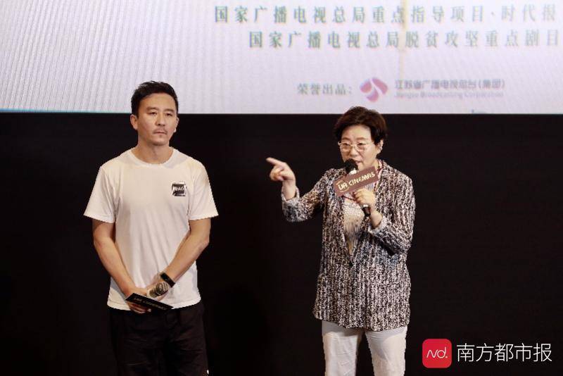 小团子直击石头开花看剧会李少红点赞白客的戏真好