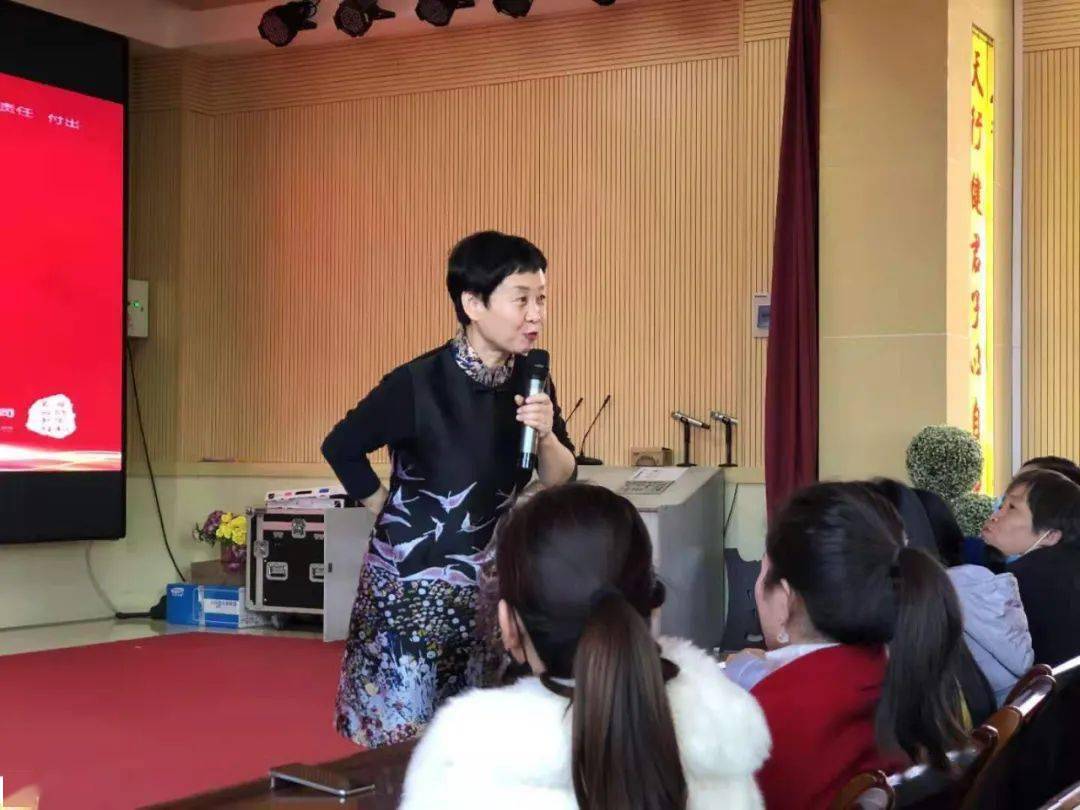 受山西省临汾市乡宁县金星双语学校邀请,艺博教育韩玉琴老师在经过多