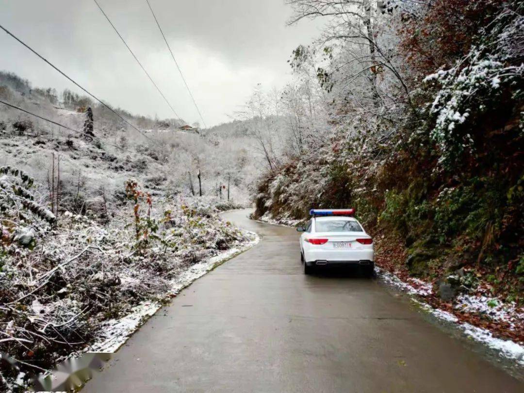 城郊中队实时路况:辖区目前小雨,路面湿滑,目前各条道路畅通,s310省道