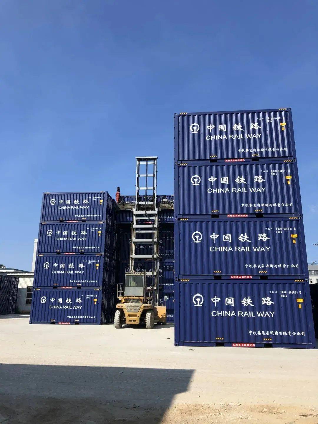 5000只中车按期完成35吨敞顶箱订单