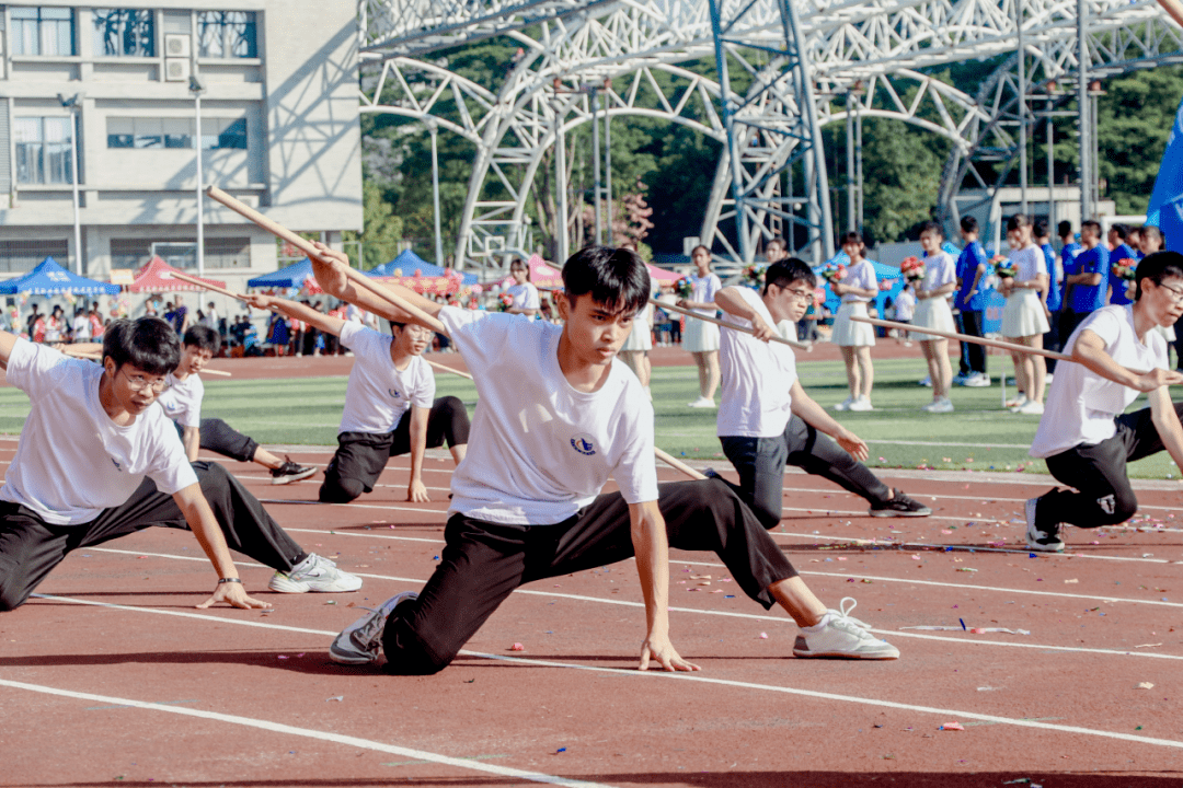 校运会回顾扬运动精神展青春风采