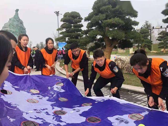 秦汉分局党委书记,局长薛国旗在闭幕式上致辞,他希望全局民警,辅警以