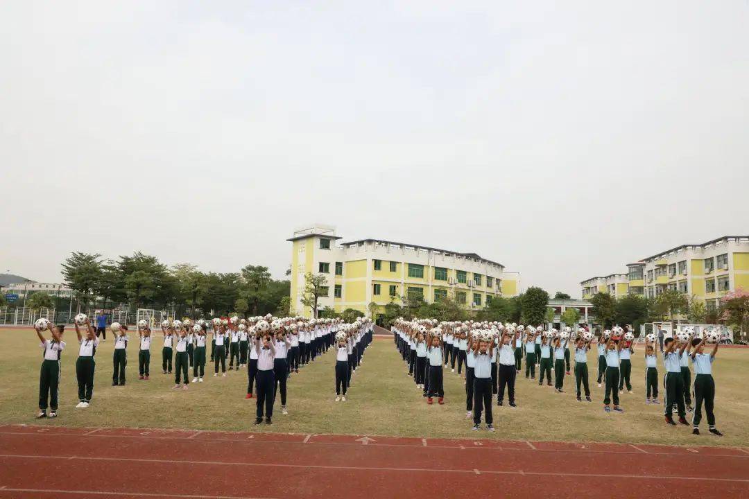 峰文化高品质魅力足球操欢乐大课间旗峰小学第十七届体艺节之足球操