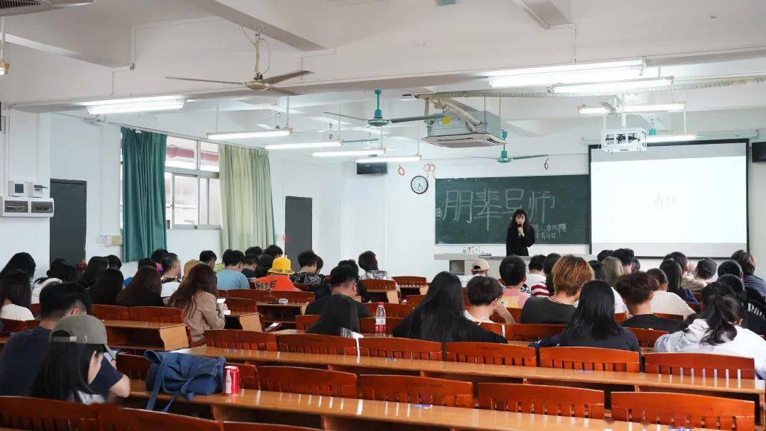 在分享会的最后,余欣璇表达了对新生的期望,她希望同学们在大学里能够