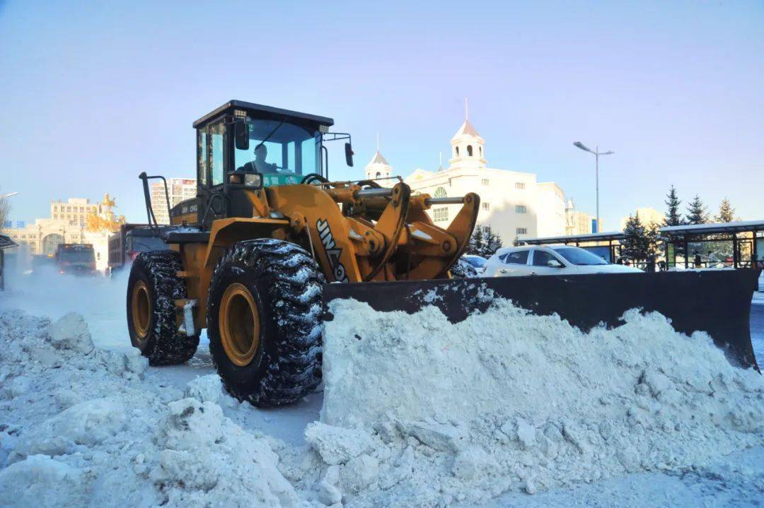 保持幹勁提高效率 全力以赴清除冰雪_清雪