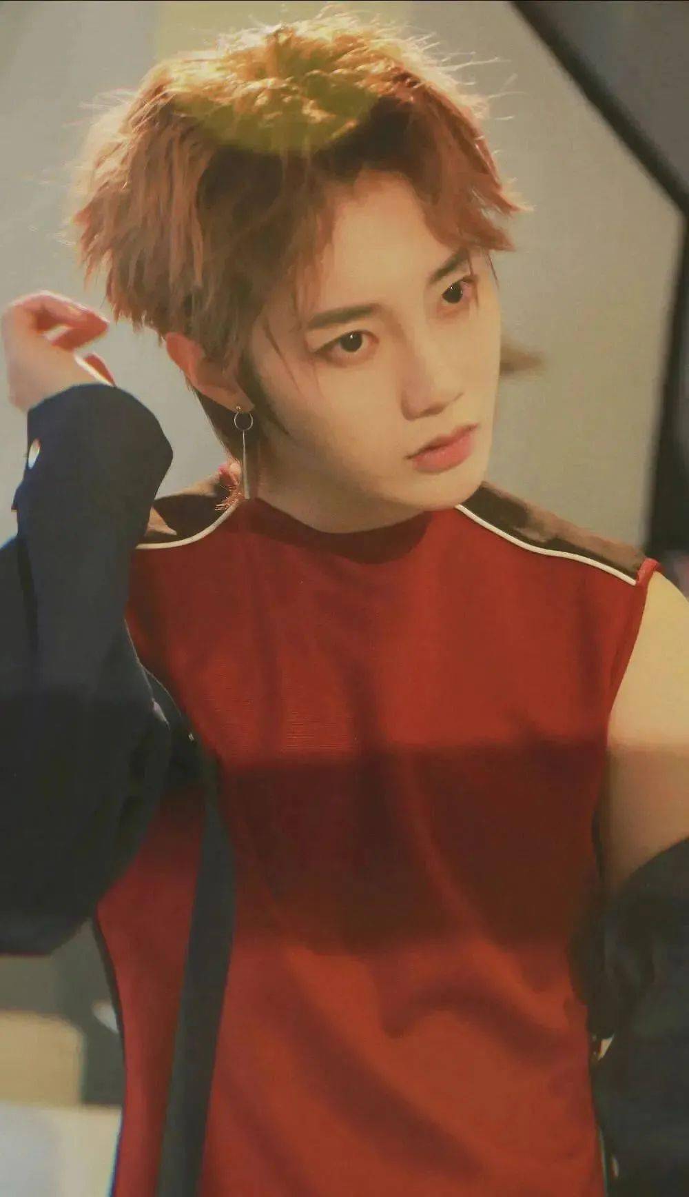 燃炸的r1se美图壁纸