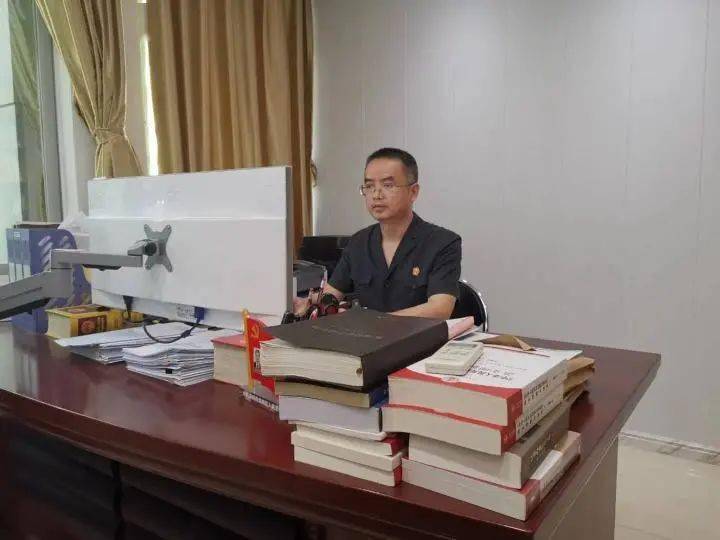 政法群英榜丨刘志勇脚踏实地行稳致远的特区法官