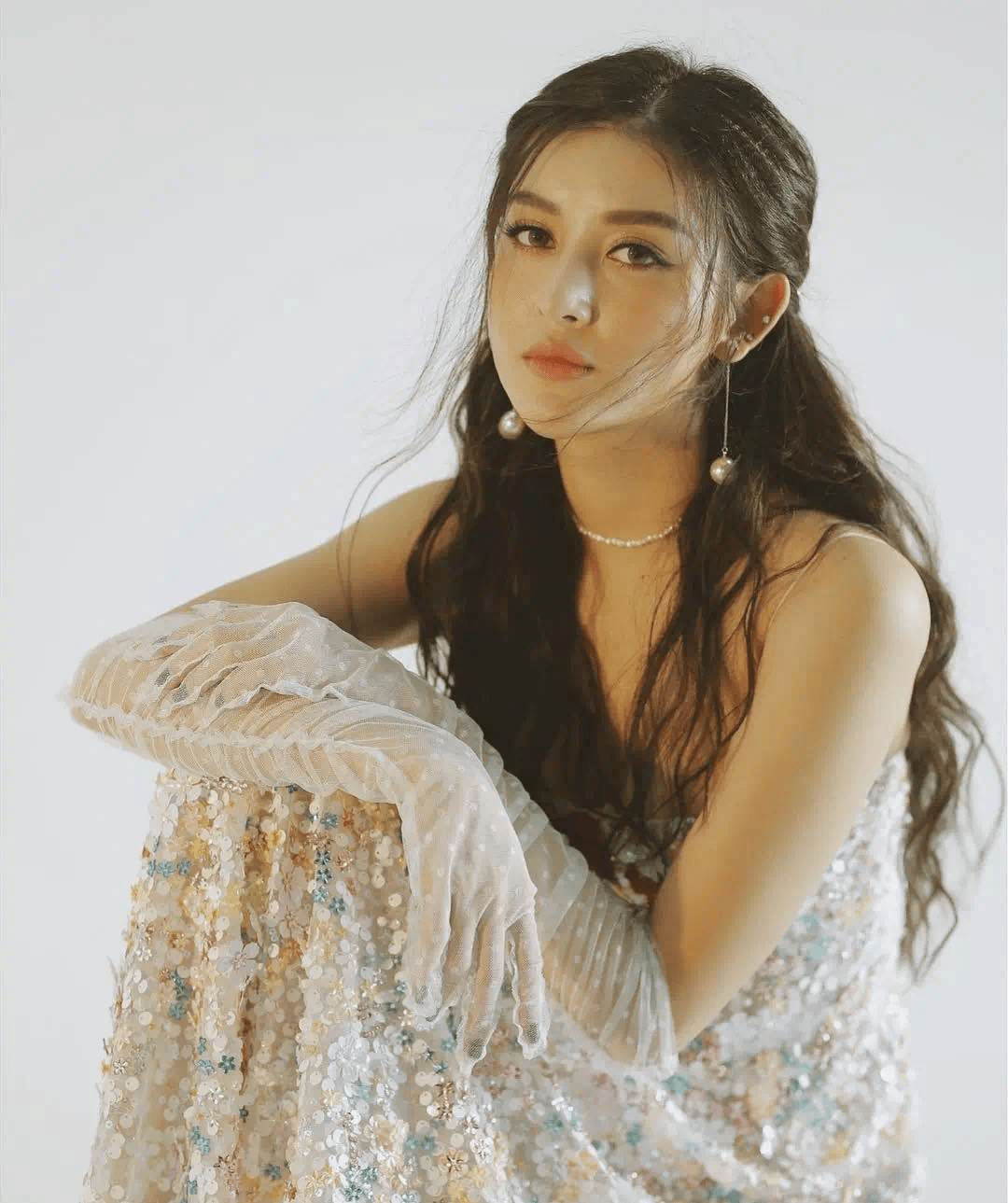 27岁越南赫本走红这张脸真是巧夺天工