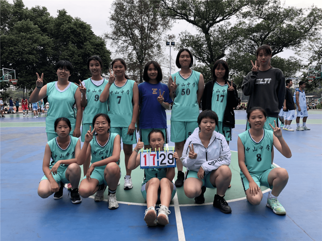 桂林市中山中学女子篮球队勇夺季军