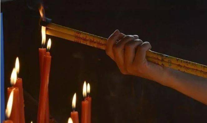 烧香有讲究:一个"忌"都不能犯,否则霉运缠身,儿女事业不顺