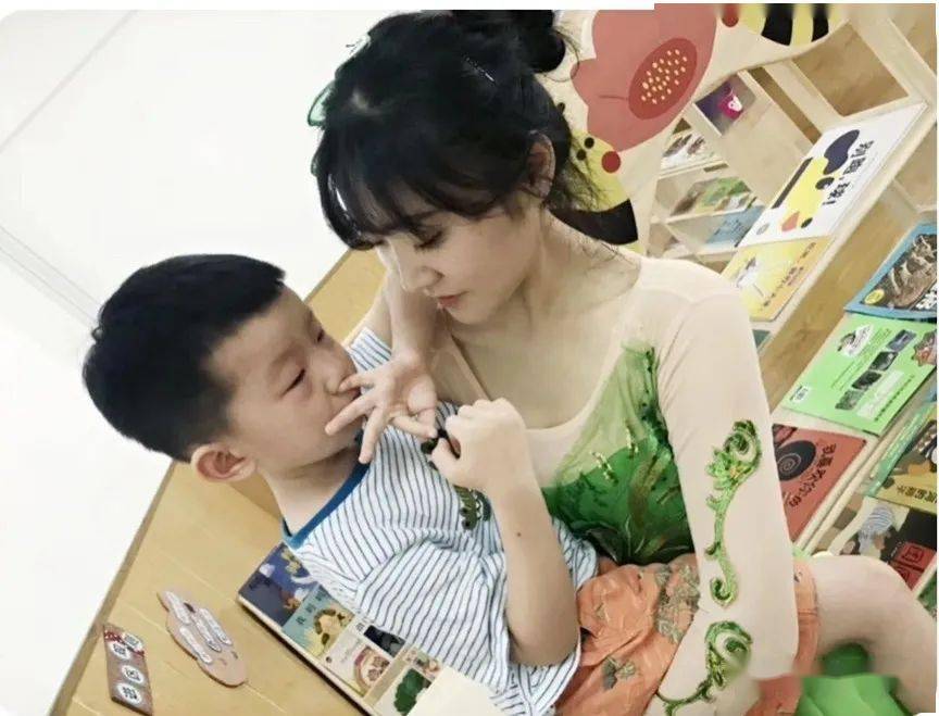 郑晓倩让幼儿在爱的关怀下健康成长