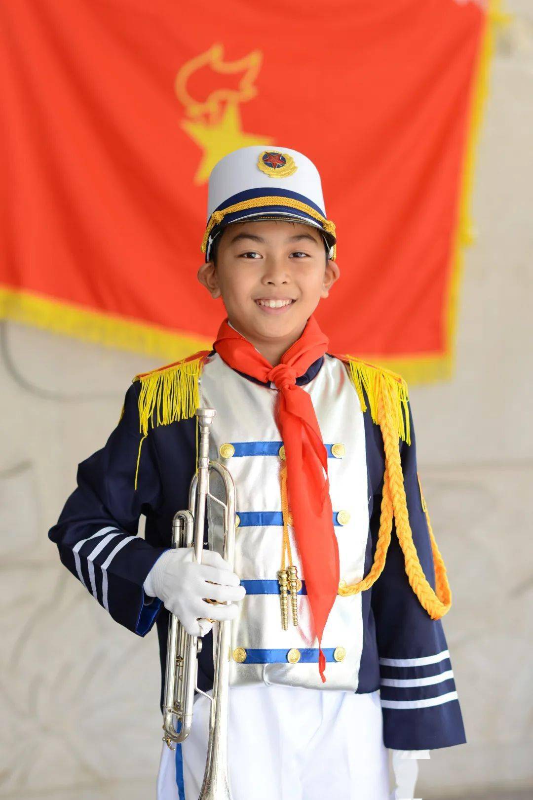 鼓乐队队员分别担任指挥,小鼓,大鼓,小镲,大镲,小号等演奏任务.