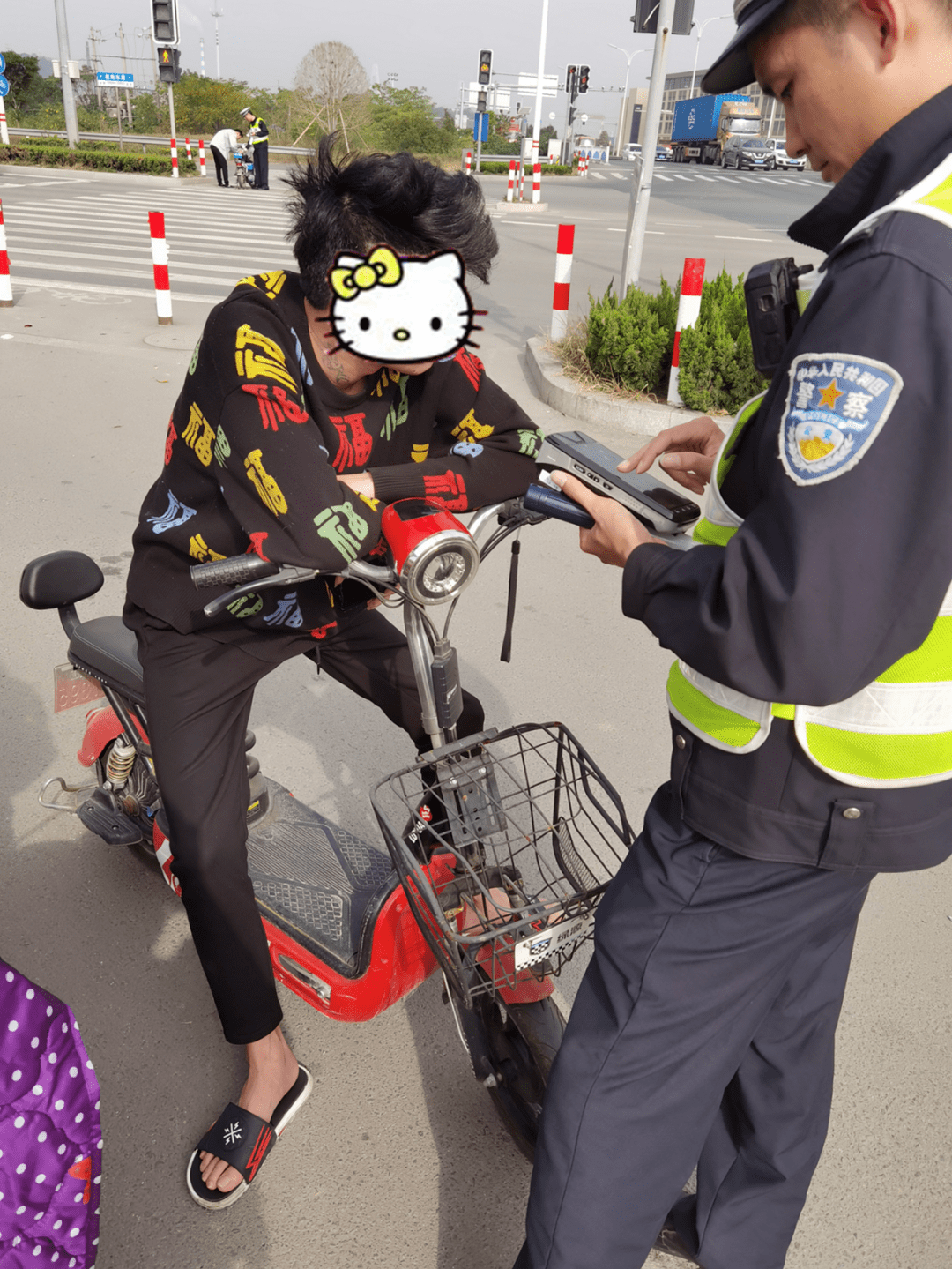 不戴头盔,曝光!_手机搜狐网