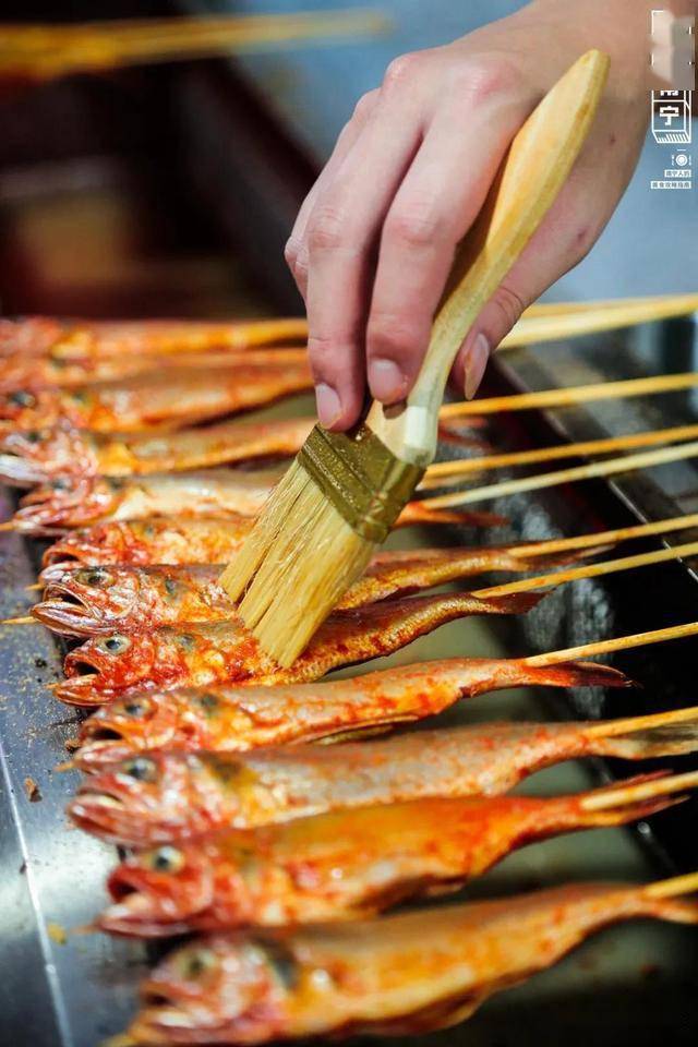 农院路专卖烤小鱼的10㎡店绕了三圈才找到辣得过瘾