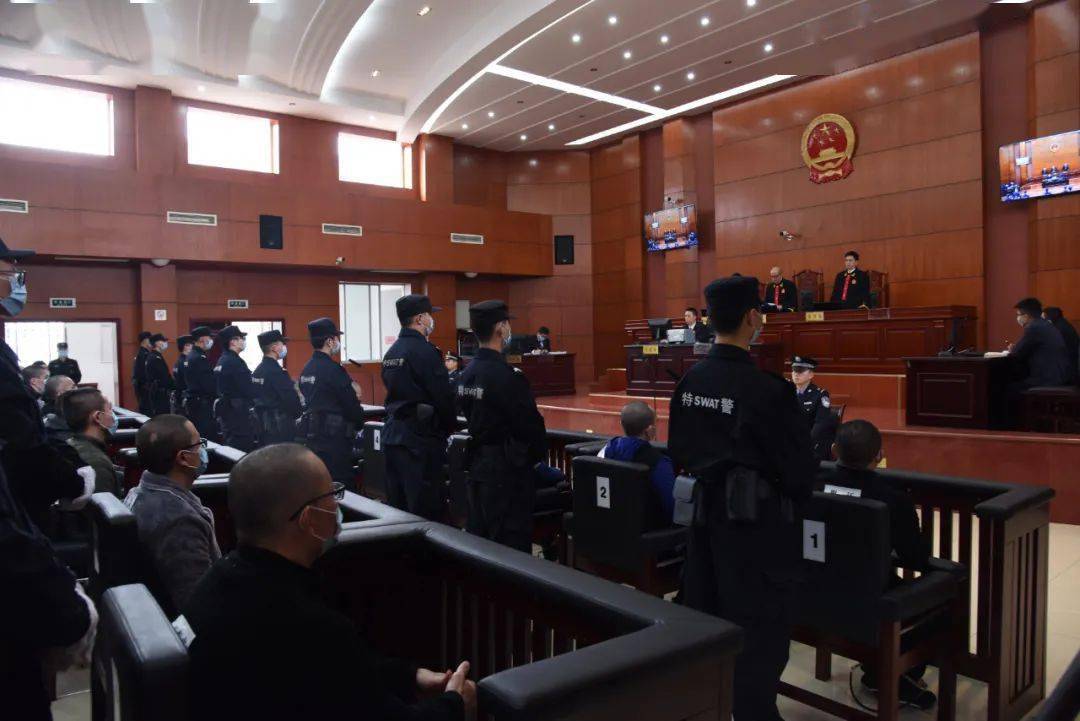 首的黑社会性质组织自2002年开始,先后在成都市多地组织实施聚众斗殴