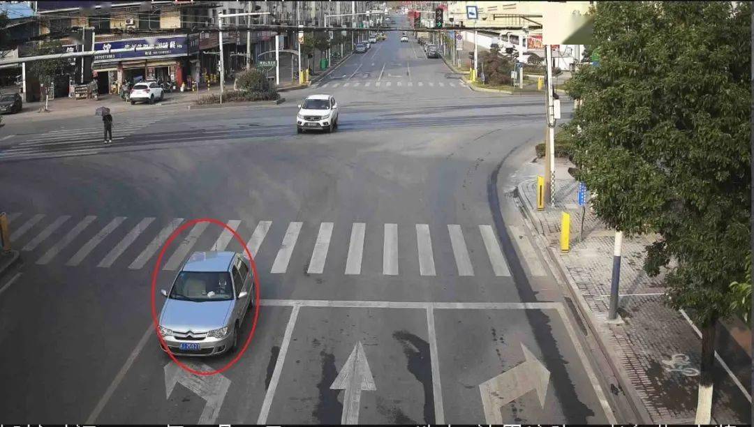 赣j2d32705违法地点:麻山桐田十字路口北方向赣j1w73604违法地点:湘东