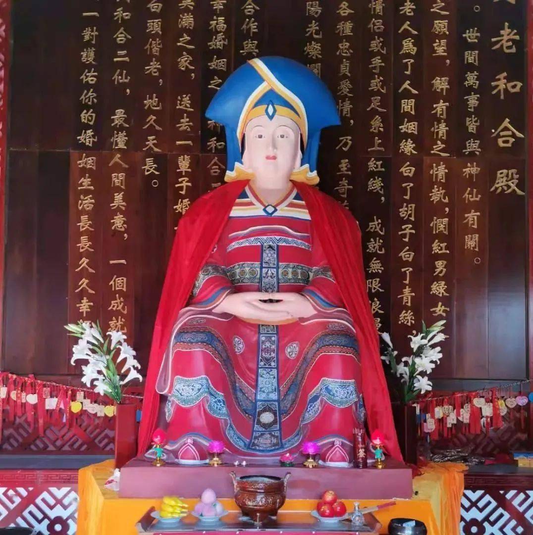 花英娘娘(三公主)是盘王的妻子,她与盘王恩爱一生,诞下六男六女开创