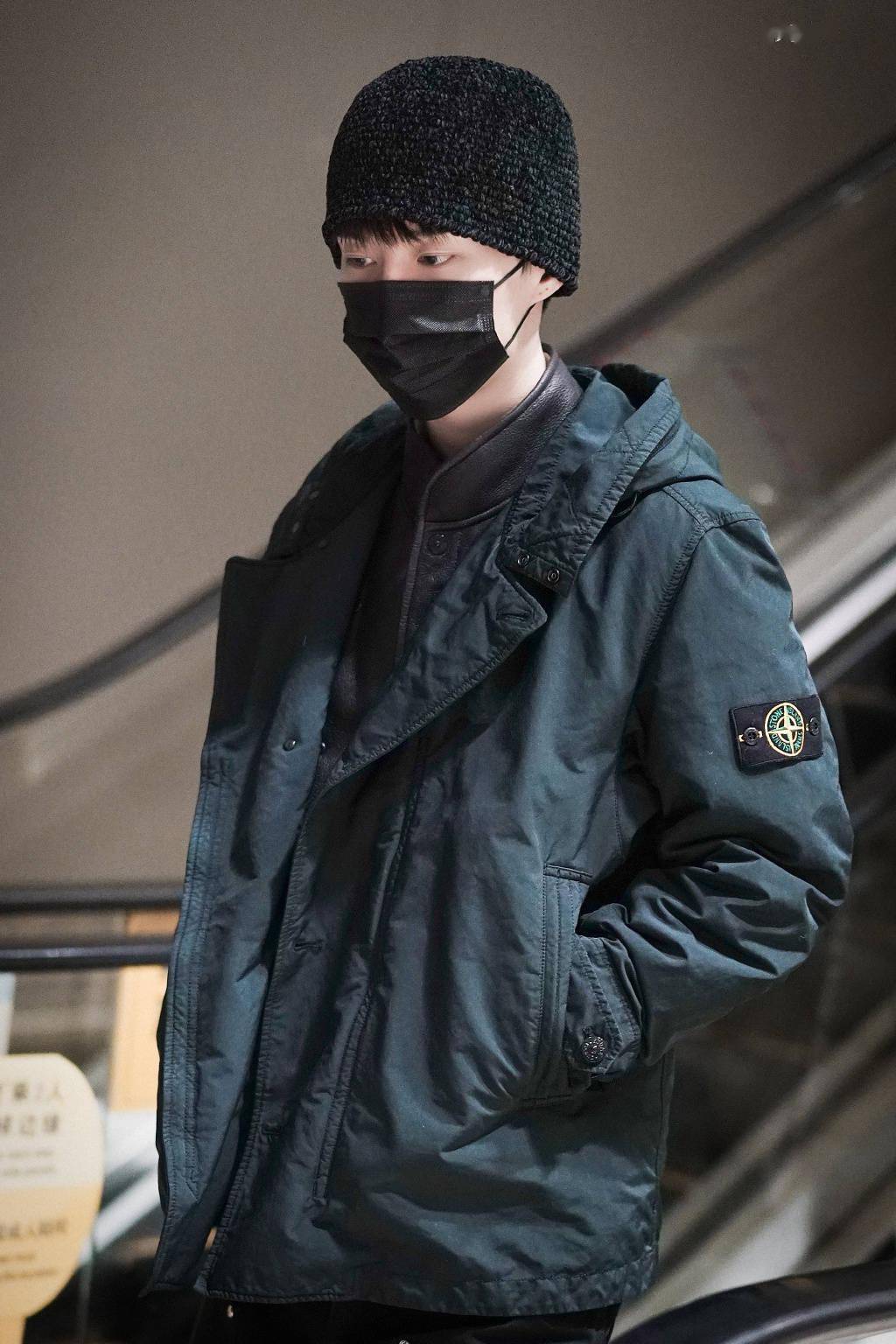 范丞丞all black现身哈尔滨机场 奶酷宝子要去厦门过夏天啦!