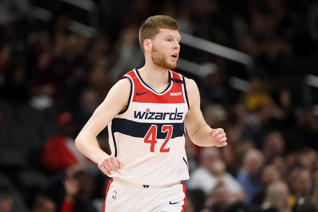 贝尔坦斯季后赛的糟糕表现,说实话,也影响这位新晋第六人的市场,但