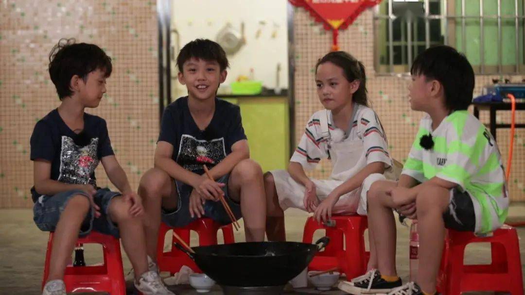 毕竟她也才10岁呢二人又将如何克服睦碚习赂业乜绯龀沙さ牡谝徊?