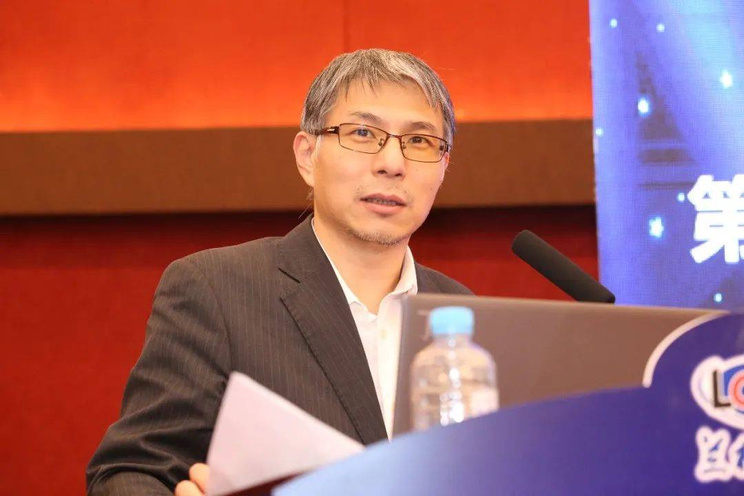 城乡集团物资部部长柴爱红,北京城建道桥物资设备部部长郝永刚等领导