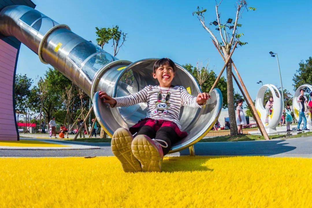 周末去运动!有沙滩有球场,家门口的网红体育公园颜值超高