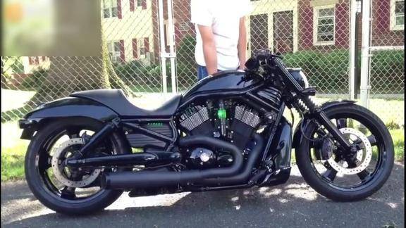 带底盘升降的德国金刚狼打摩托车