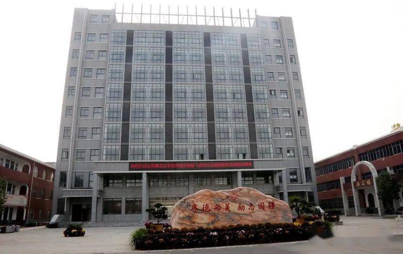 甘德建到舞阳二高调研高中教育教学工作