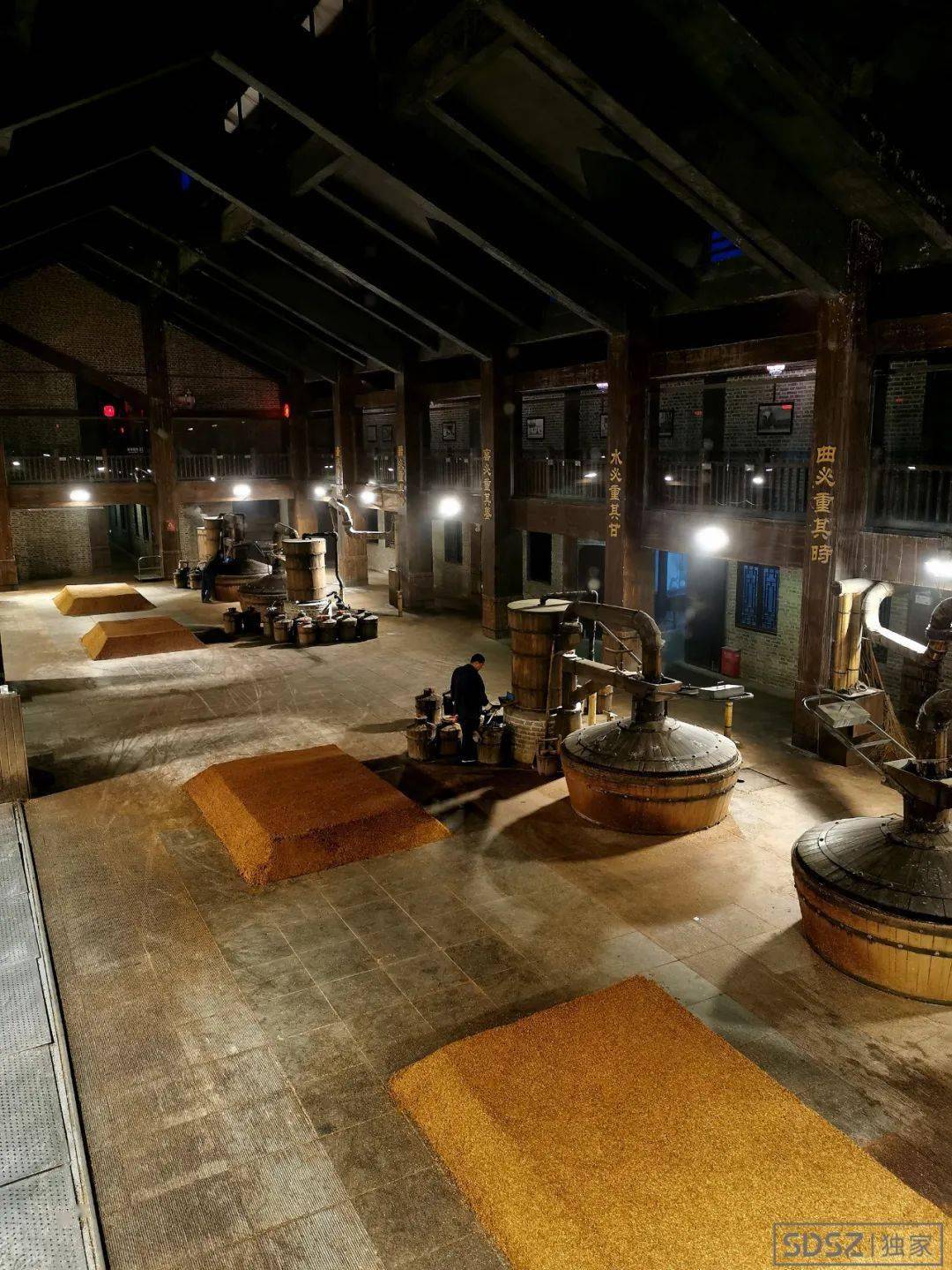 开眼了亲探洋河酒厂为这一口升级后的醇酒各路资深酒客全涌向这了