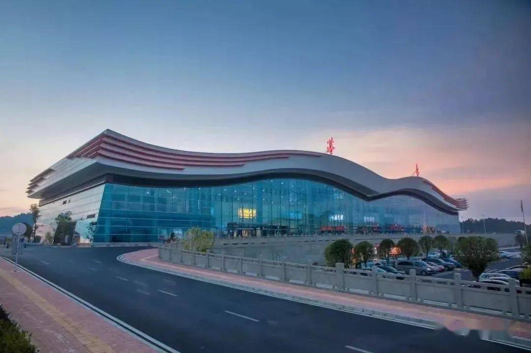 时代茅台机场通航2017年基础设施建设仁怀市荣获"全国文明城市"称号