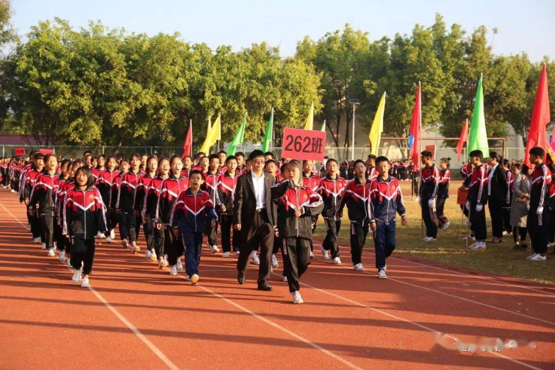 遮放民族中学第三十六届冬季田径运动会隆重开幕