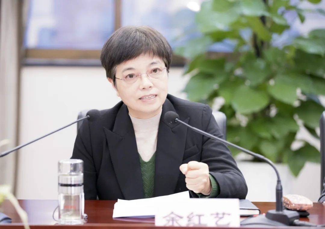 余红艺在发改商务部门调研时强调:深入学习贯彻十九届五中全会精神