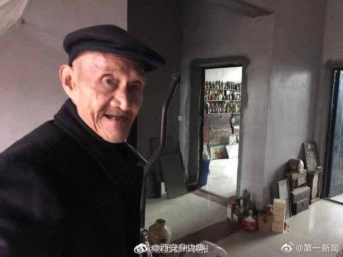 80岁老人欲捐献上千件老物件_刘本善