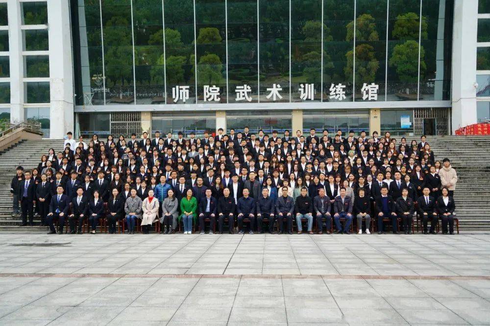 领导,嘉宾和全体代表合影end责编/徐家昕 屈莹文字责编/学习宣传部